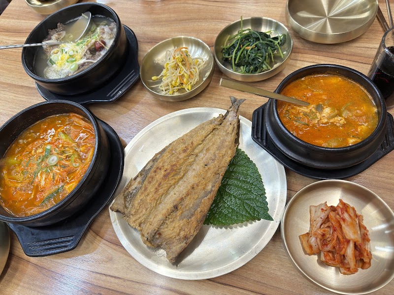 Grilled fish and stews