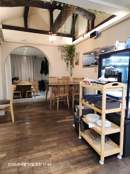 Arched doorway and hanging plants inside the cafe