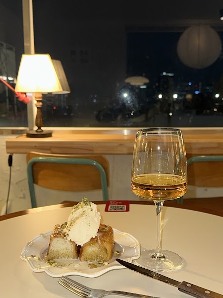Warm apple pie with vanilla ice cream and an amber wine glass