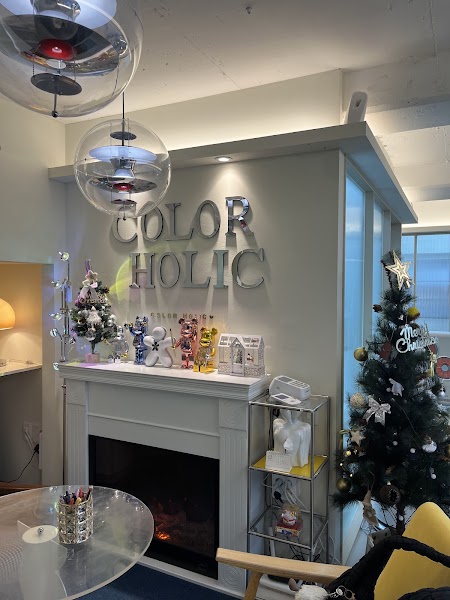 Interior view of the consultation room at COLOR HOLIC Gangnam