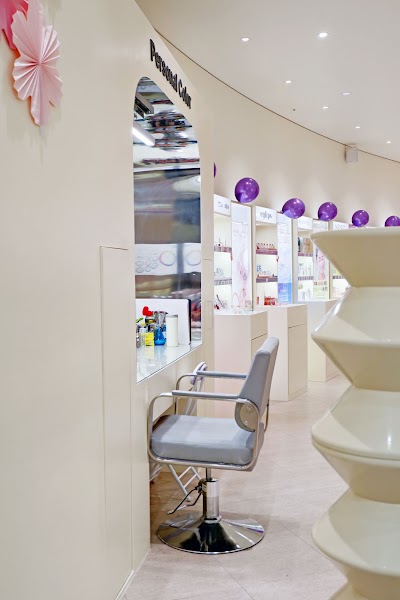 Personal color analysis station with arched vanity mirror and salon chair at DDP studio