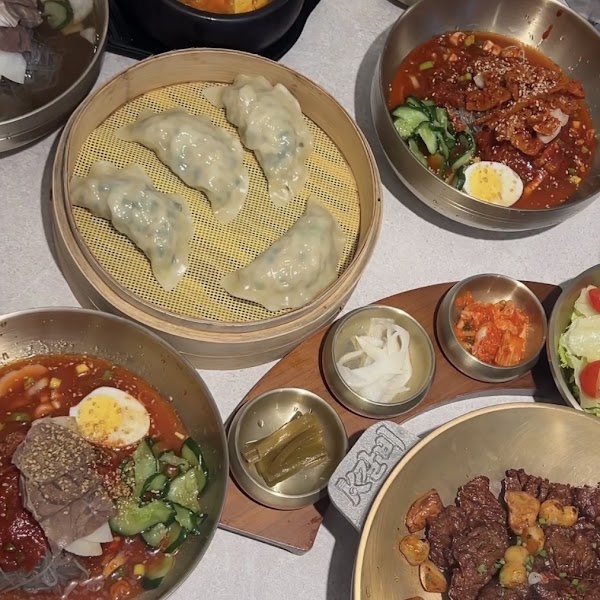 Full Table Spread