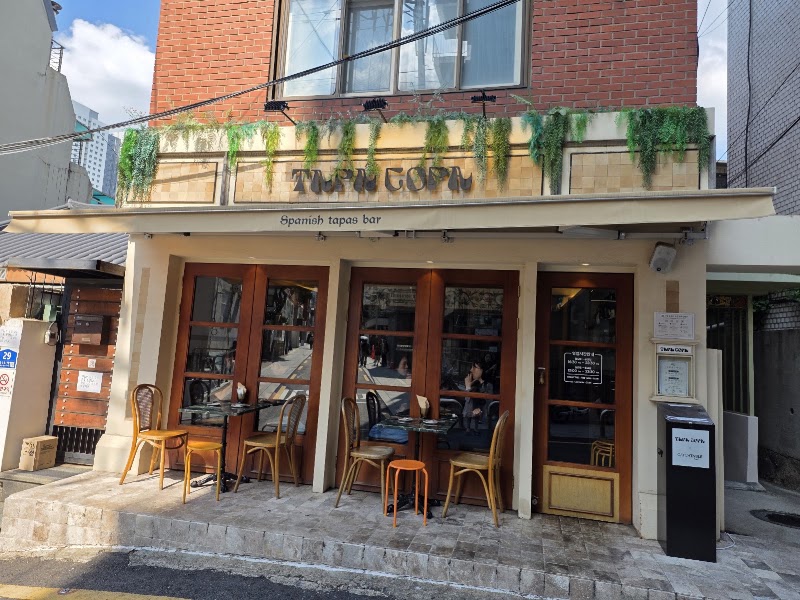 Storefront of Tapa Copa with outdoor bistro patio seating in Seoul