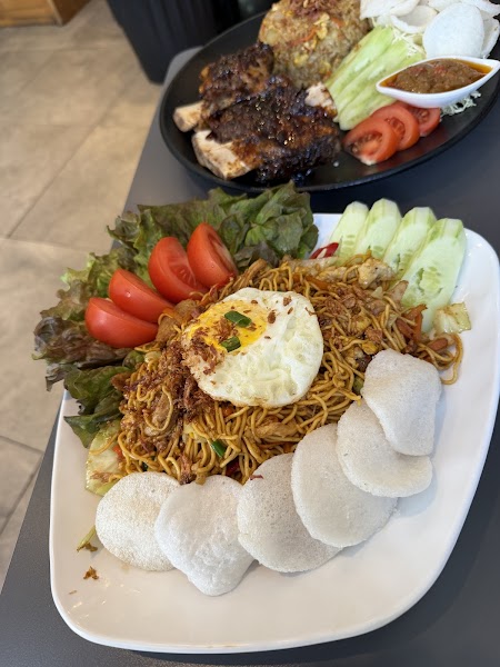 Noodle and rice table set