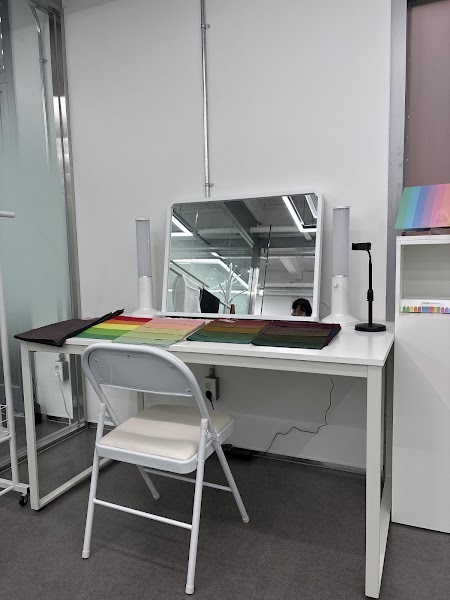Personal color consultation workspace with mirror, studio lamps, and fabric swatches