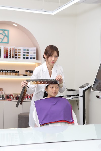 Personal color analysis draping demonstration in studio