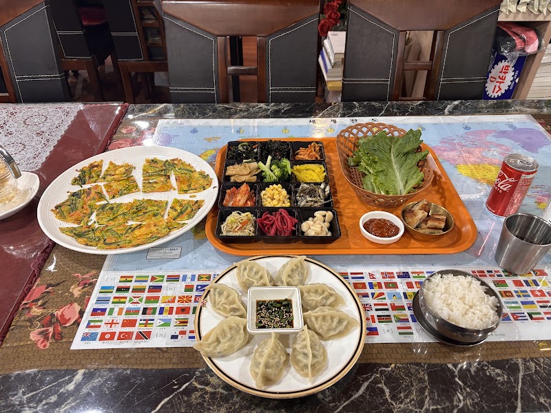 Dumplings and Pajeon platter