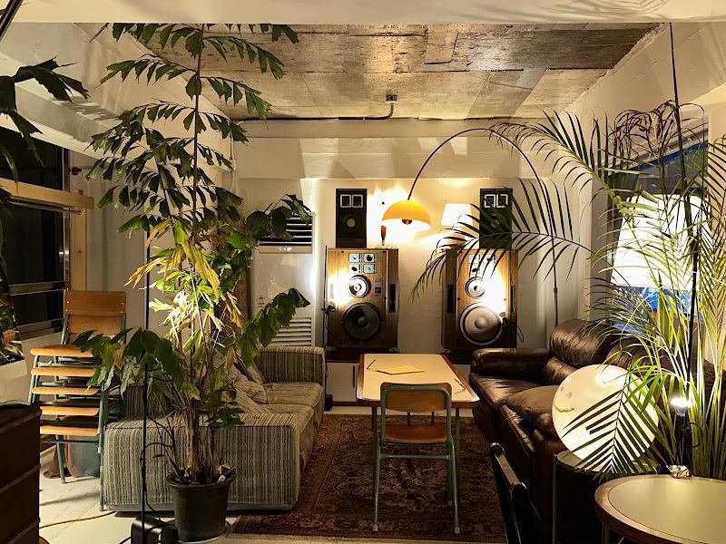 Cozy evening interior with vintage wooden speakers and warm amber floor lamps at Underbar Seoul