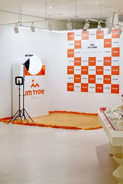 IM TYPE personal color analysis studio at DDP with checkered backdrop and professional photography lighting