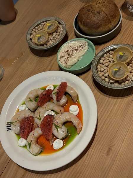 Selection of shared plates at Vinvin