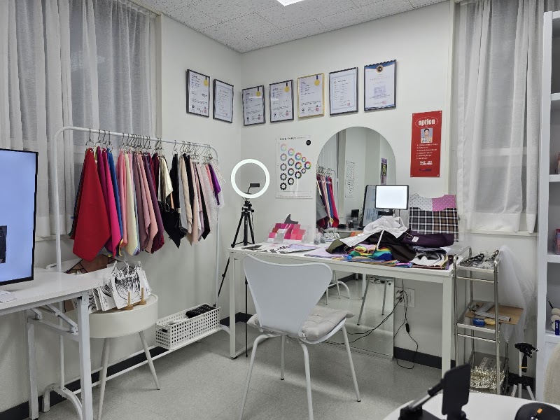 Color analysis consultation table and draping fabric setup in Gangnam studio