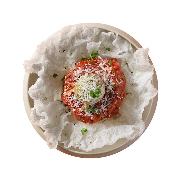 Starter served on a crispy rice cracker base