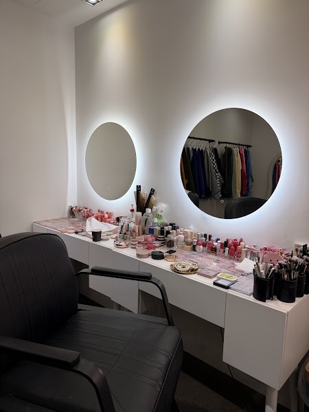 Personalized consultation vanity station with makeup products