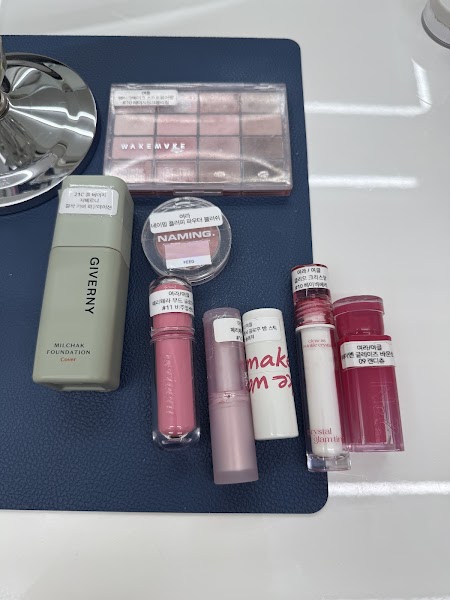 Curated makeup foundation, blush, and lip palettes matched during analysis.