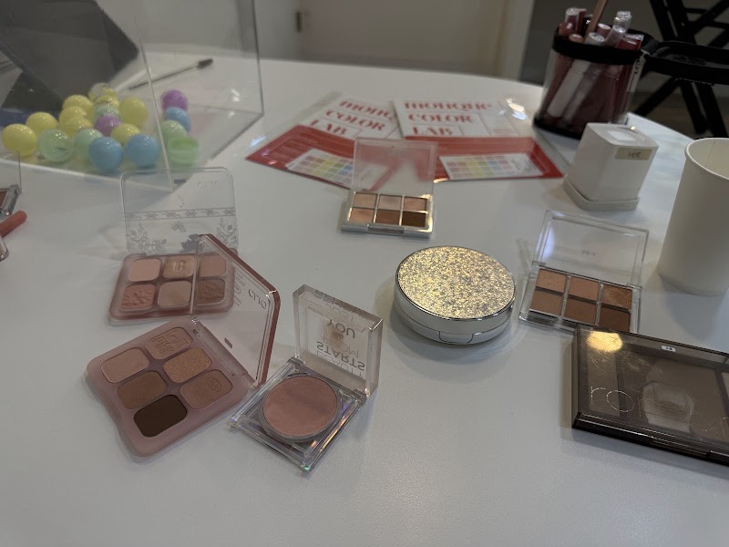 Cosmetic palettes and personal color consultation tools laid out on studio desk