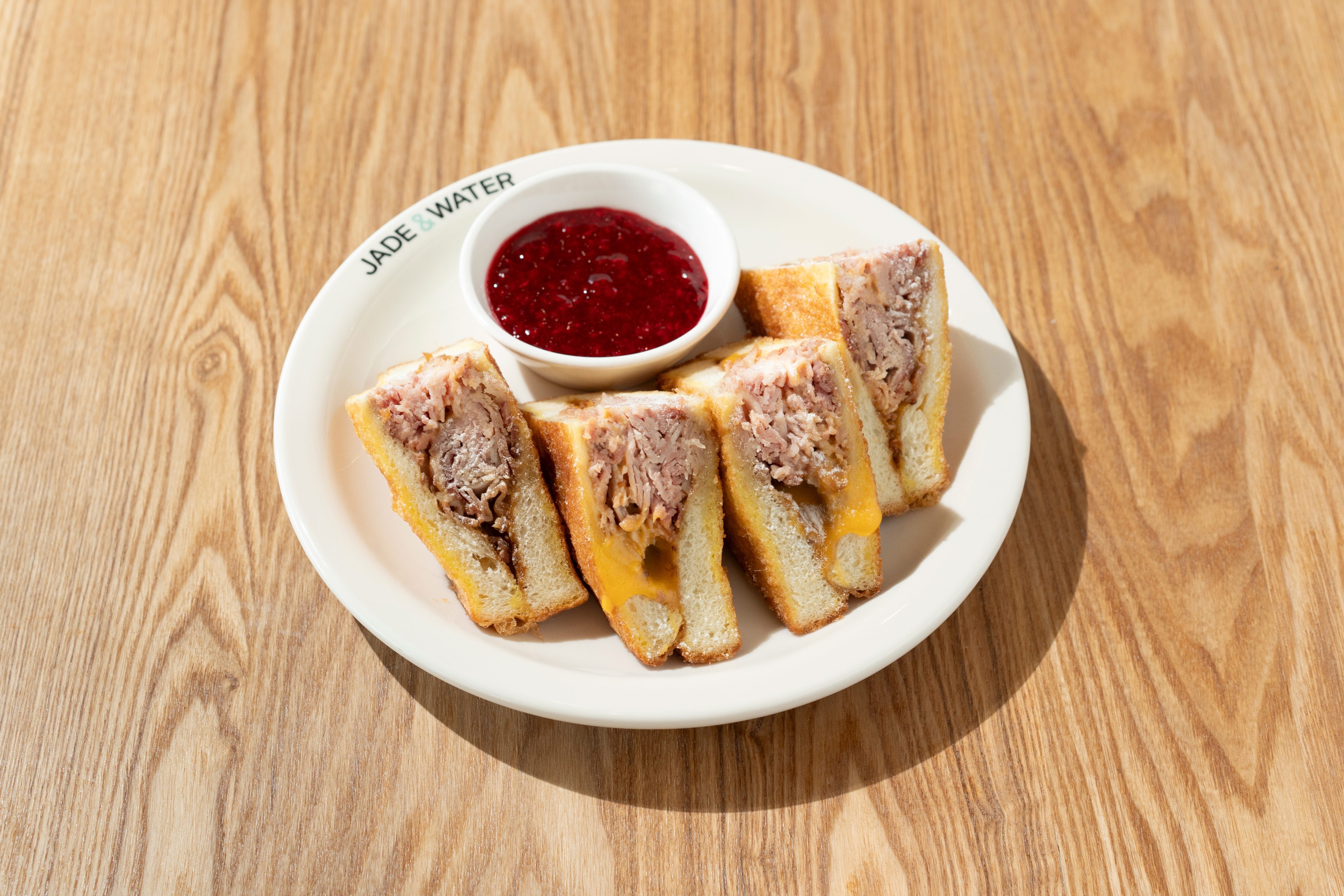 Handmade jambon Monte Cristo sandwich