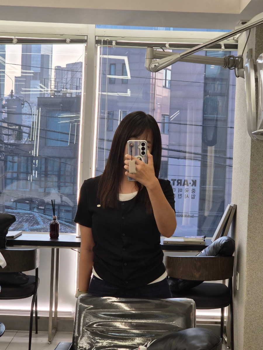 Sunlit interior styling stations at Vog Hair Sangsu Station