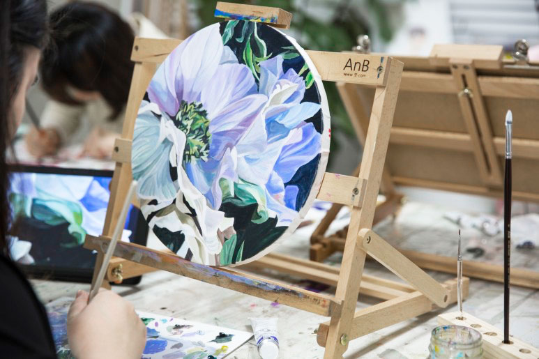 Floral painting on round canvas