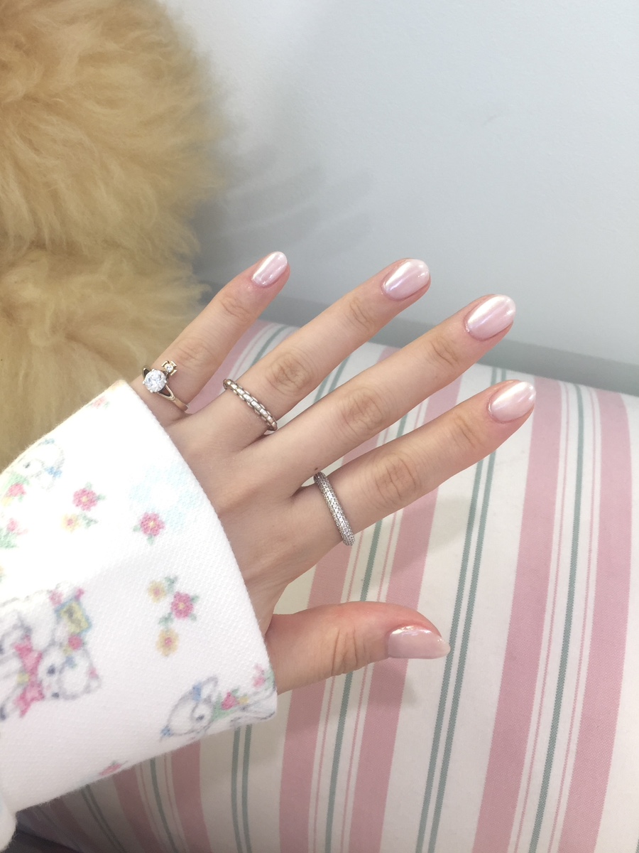 Glossy pearlescent pink manicure with silver accessories