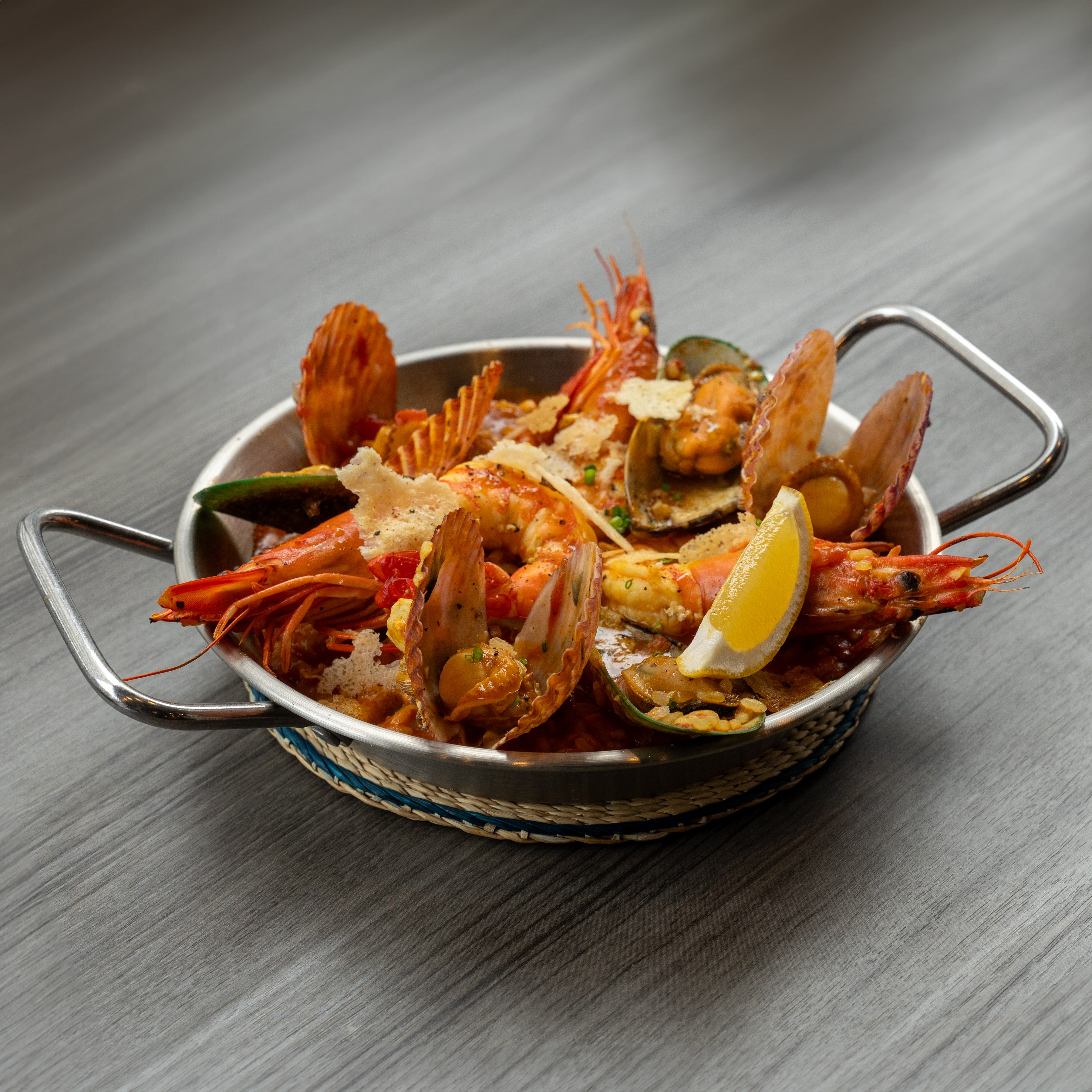 Fresh seafood pan with prawns and mussels