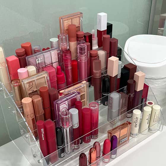 Acrylic cosmetics organizer