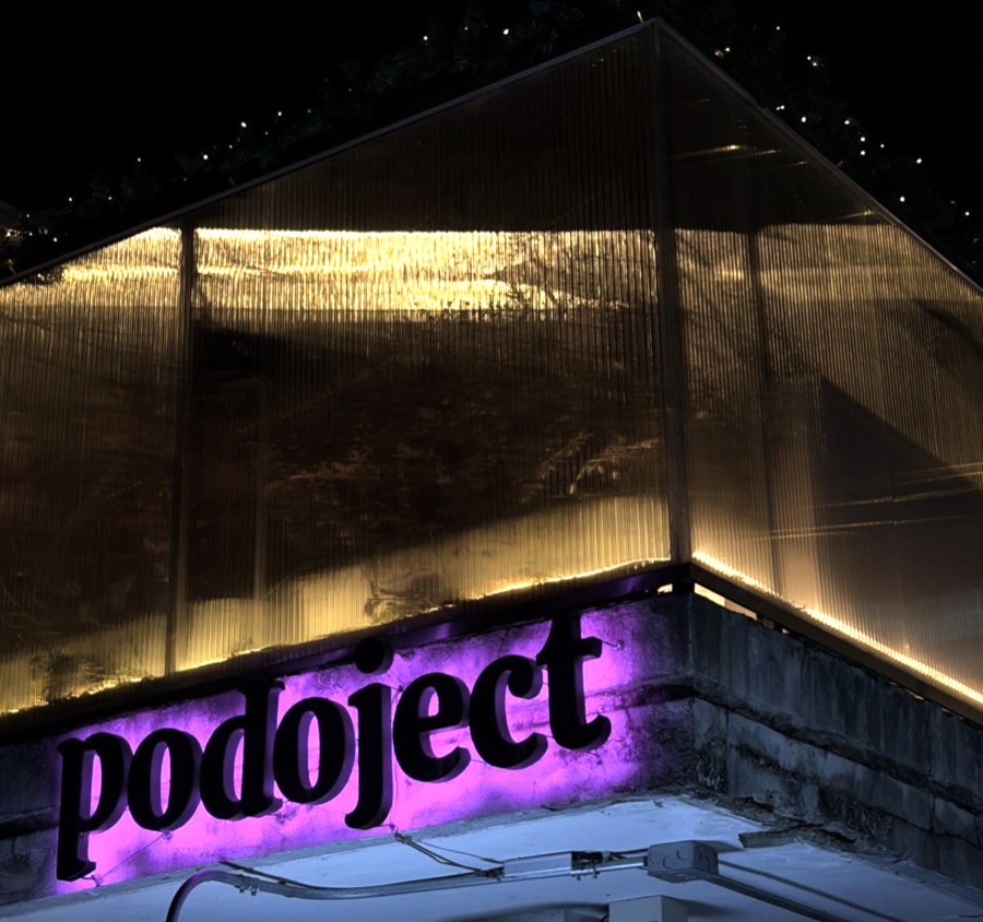 Podoject neon sign at the entrance