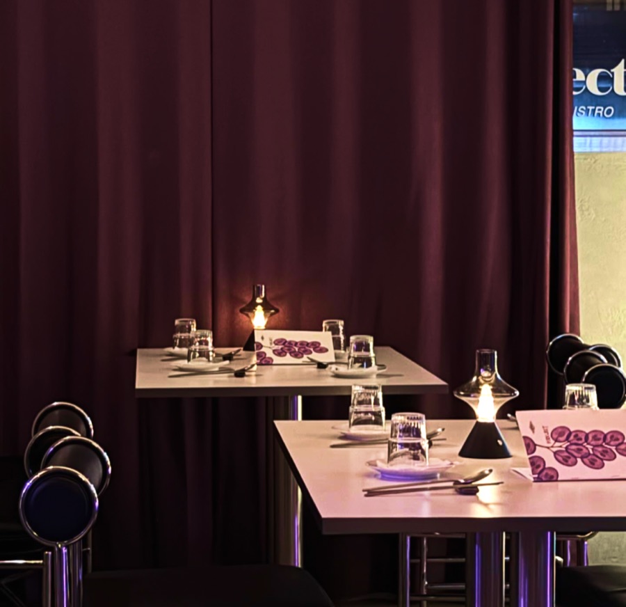 Table set for wine inside Podoject