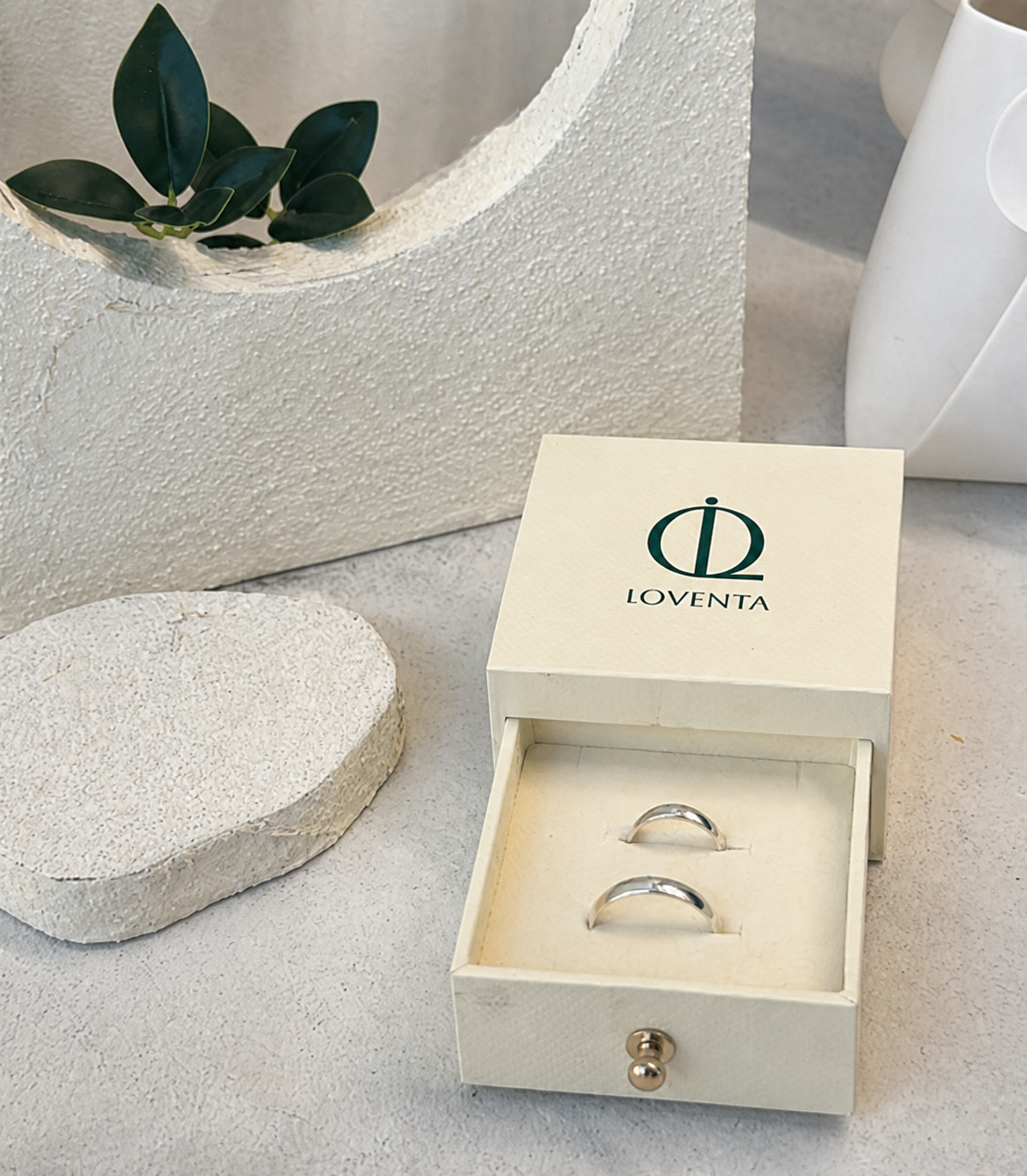 Loventa cream drawer jewelry box with finished rings