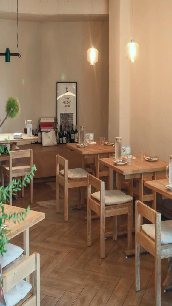 A cozy dining area with wooden tables at Jade & Water Oksu