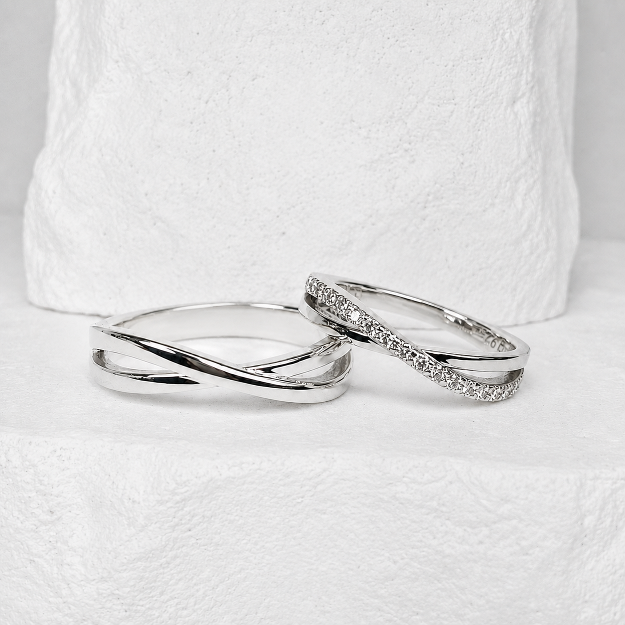 Silver rings with geometric details