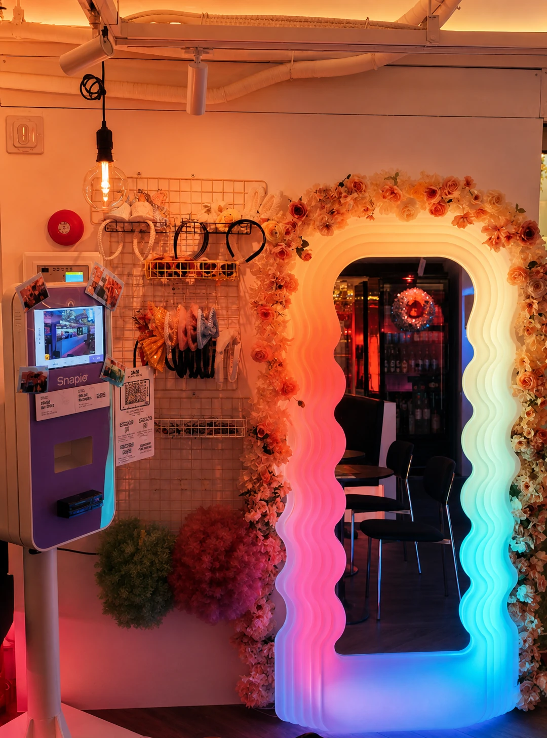 B-Lab Hongdae wavy mirror entrance